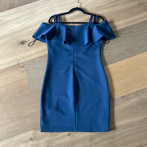 Guess Edrea Ruffled Cold Shoulder Dress Bodycon Navy Blue Size Large NWOT - Picture 11 of 12